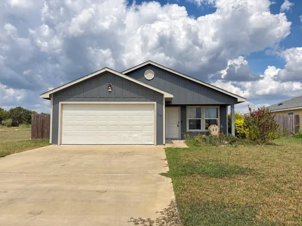 714 Flycatcher Dr, Palacios, TX 77465