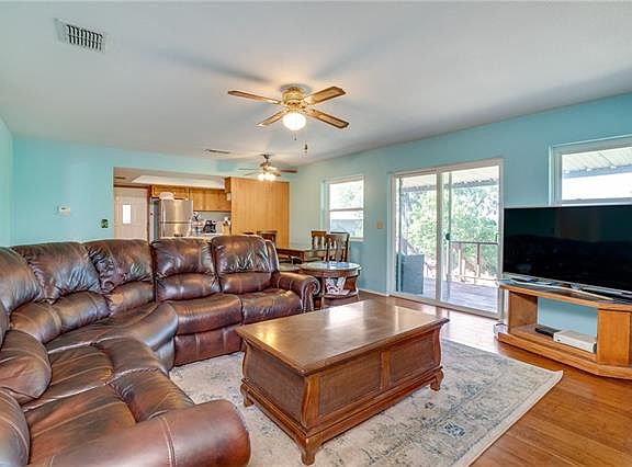 3rd image of 184 Crest Dr