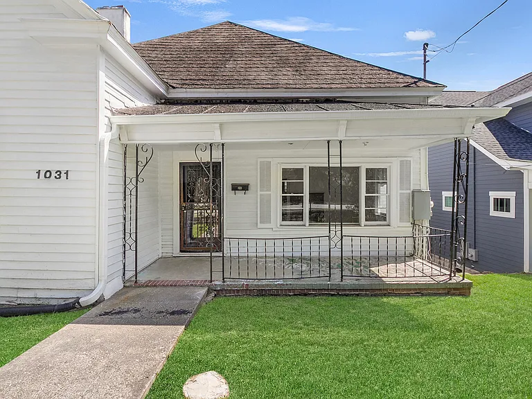 1031 Ash St — Photo 3