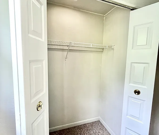 444 Tanglewood Ln — Photo 9