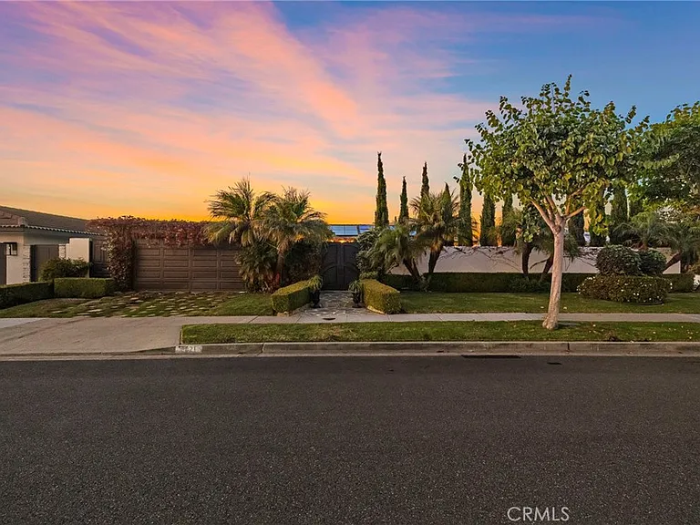 4621 Wayne Rd — Photo 1