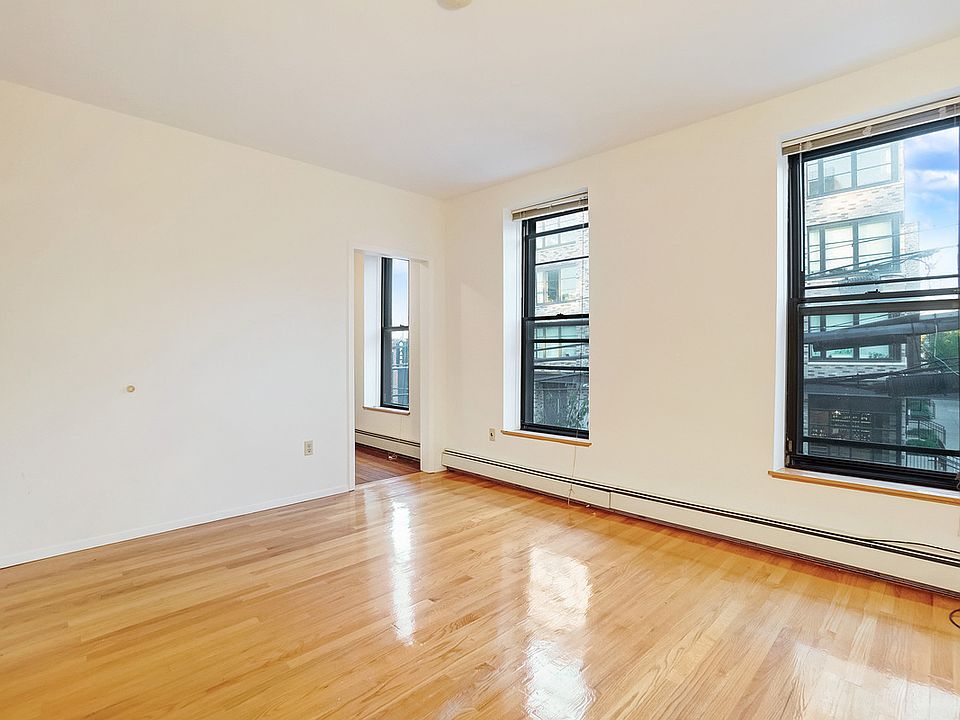 1st image of 372 Bond St #2