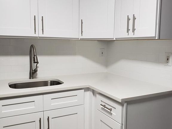 4th image of 29 Sweetfield Cir