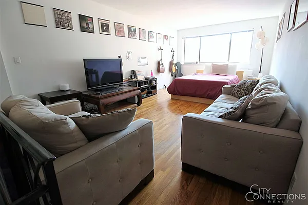 Rented by City Connections Realty | media 9