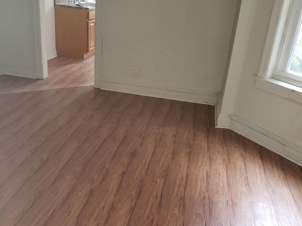 2nd image of 5425 Regent St