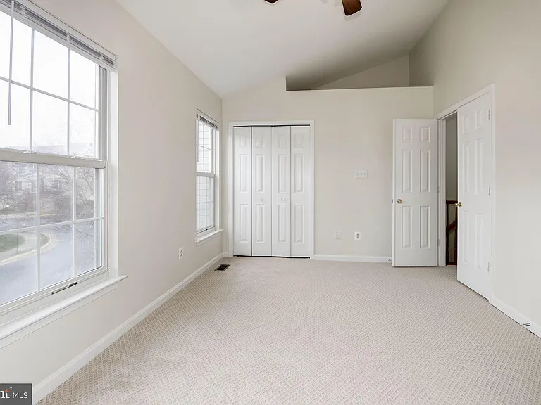22037 Manning Sq — Photo 23