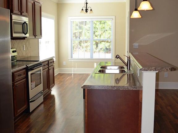 3rd image of 1648 B Cambria Drive #B
