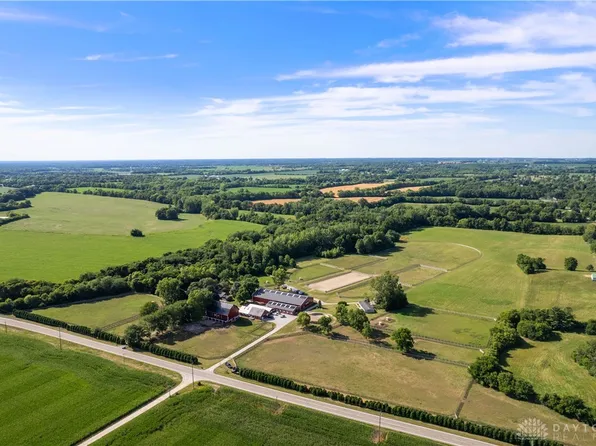 8390-8392 Lower Valley Pike, New Carlisle, OH 45344