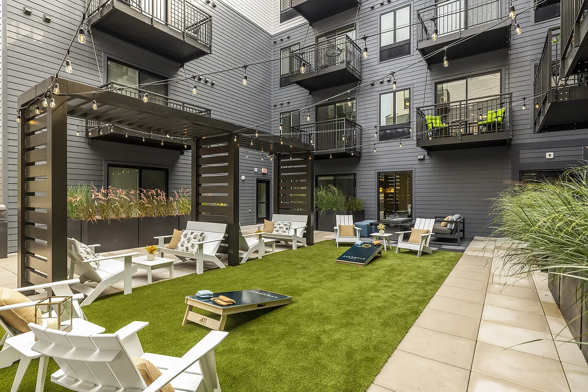Building Photo - Avandale