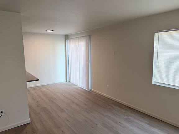 5th image of 223 E St NE #2