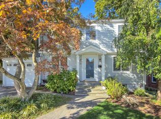 89 Surrey Ln, Tenafly, NJ 07670