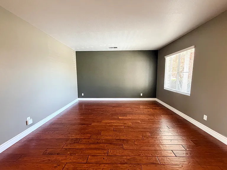 1884 Pinnacle Way — Photo 4