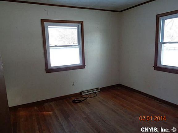 3rd image of 12 Caswell St