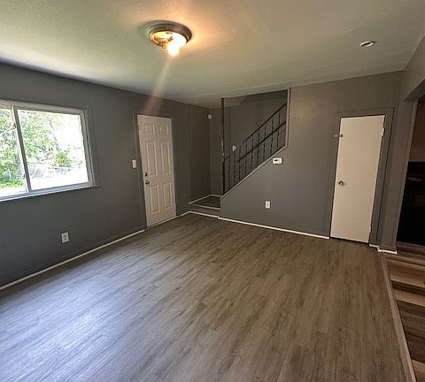 3rd image of 33118 Alberta St