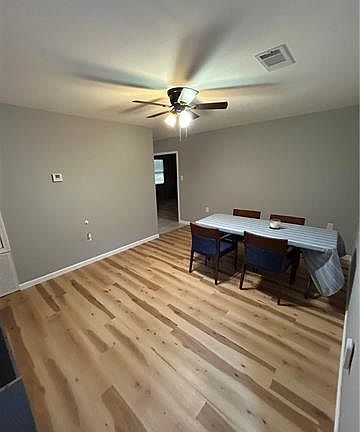 3rd image of 221 Martin Ln