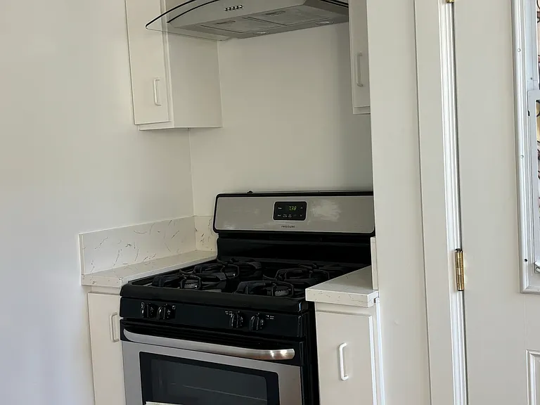 188-200 S Catalina St #198 — Photo 6