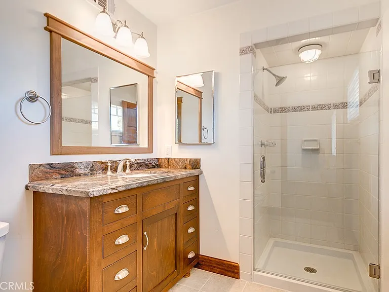 520 N Orange St — Photo 13