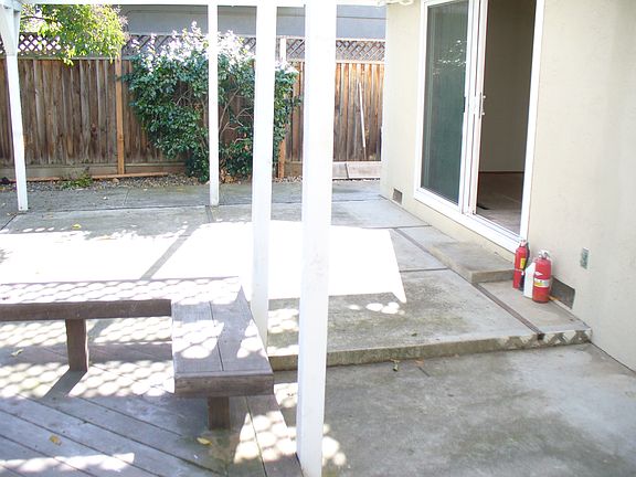 4th image of 626 Louise Ct