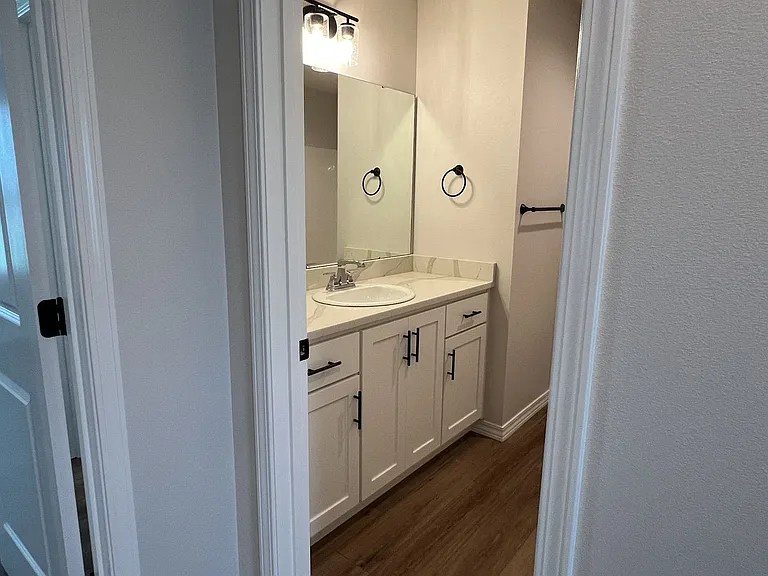 665 W Pinewood St — Photo 11