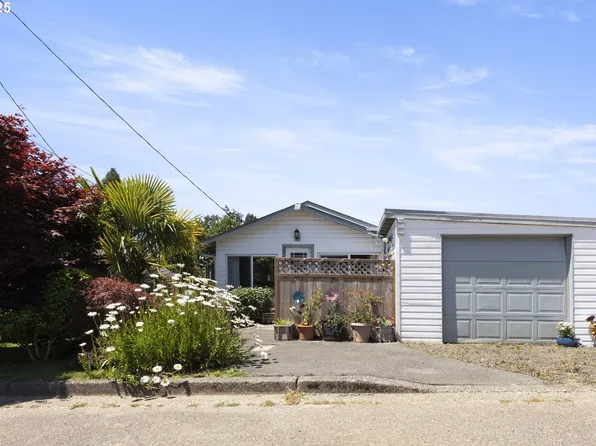 2745 34th St, Coos Bay, OR 97420