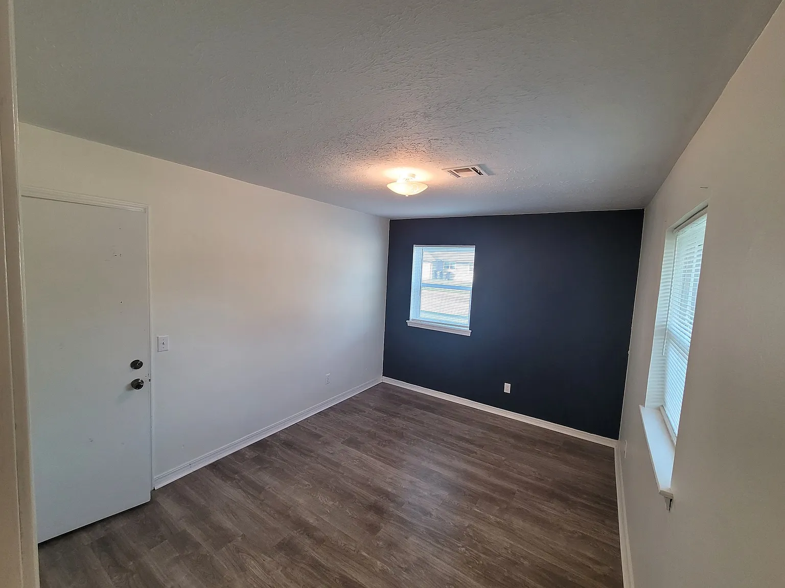 3 bed, 1073 sqft, $550 — Photo 2