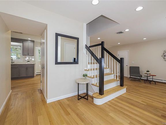 5th image of 6 Aspen Ct