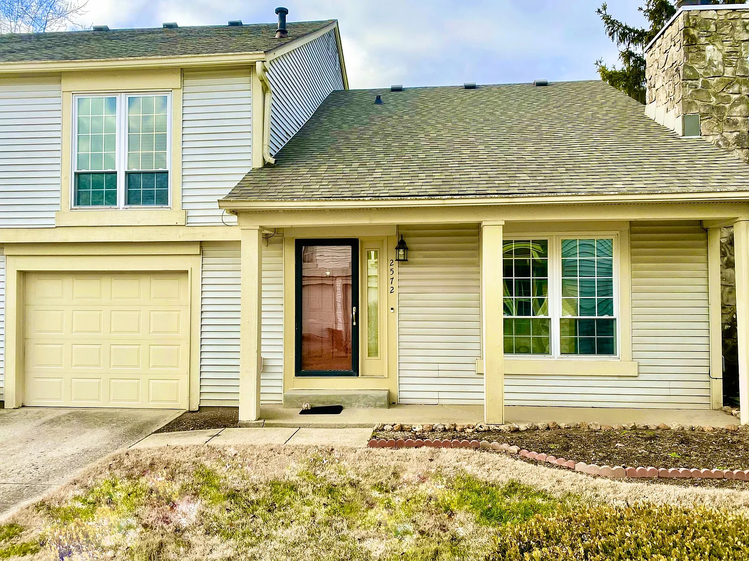 2572 Fox Valley Pl photo 1