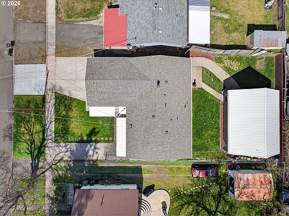 5th image of 2707 N Ash St