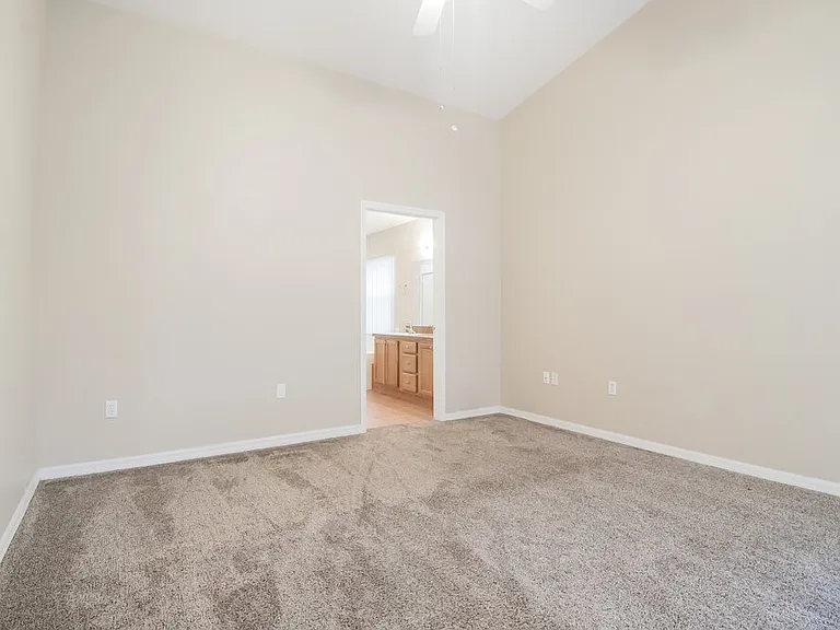 2131 Colonial Woods Blvd — Photo 9