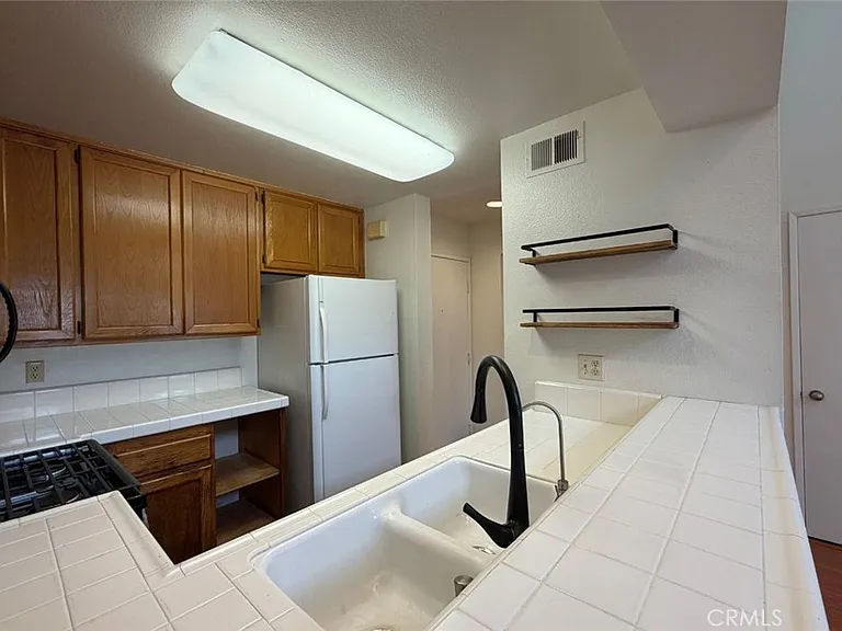 1445 Brett Pl #319 — Photo 13