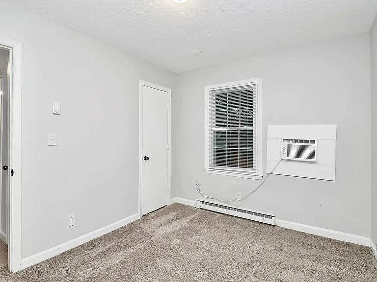 Thompson Place Apartments — Photo 16