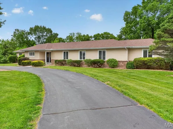 18506 Royal Dr, Warrenton, MO 63383