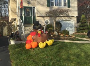 61 Chanel Dr E, Shirley, NY 11967