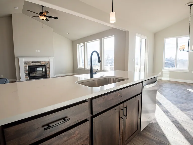 459 N Hawthorn Dr — Photo 7