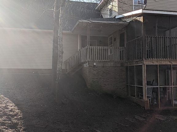 3rd image of 331 Lakewood Dr #B