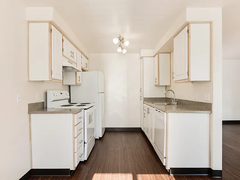 Park Avenue Village Apartments — Photo 12