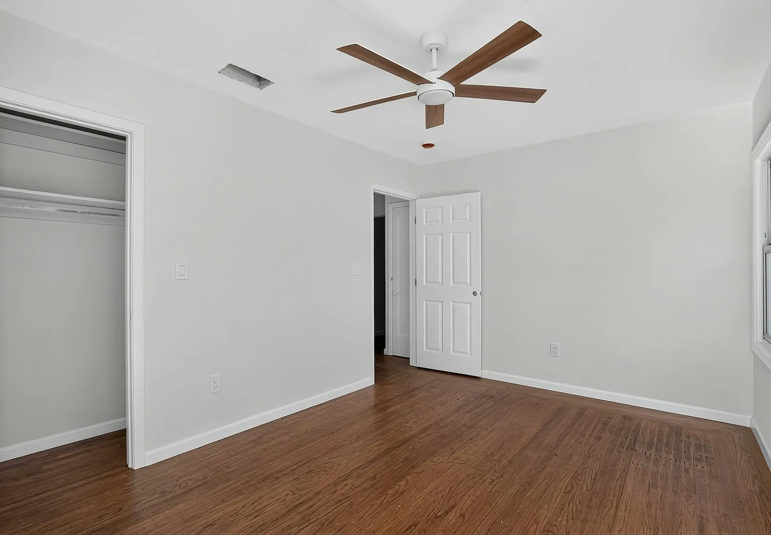 1330 Vine Ave — Photo 2