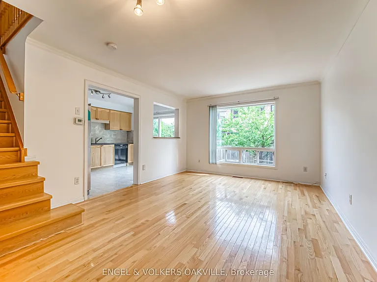 1121 Barclay Cir — Photo 3