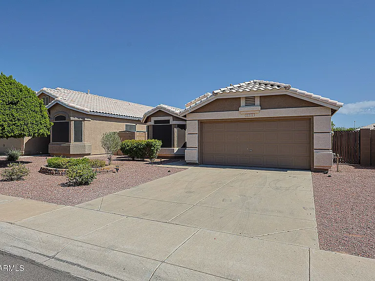 8747 W Adam Ave — Photo 3