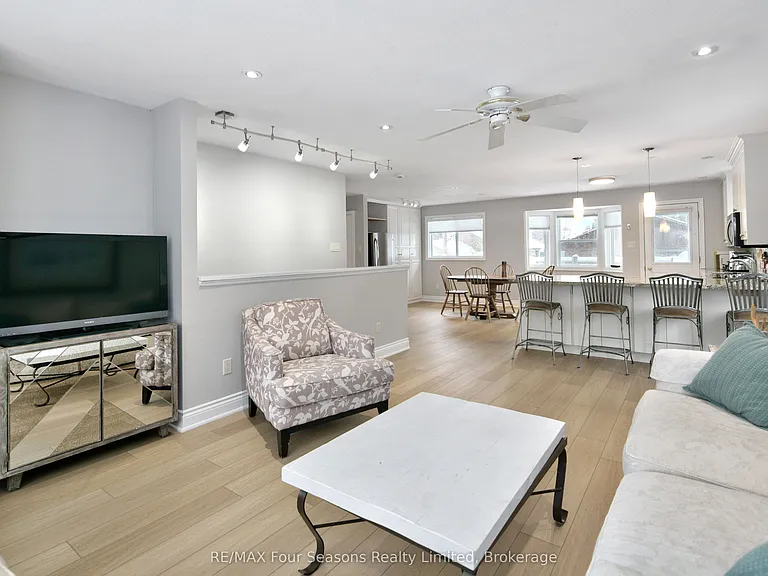104 Lauries Ct — Photo 13