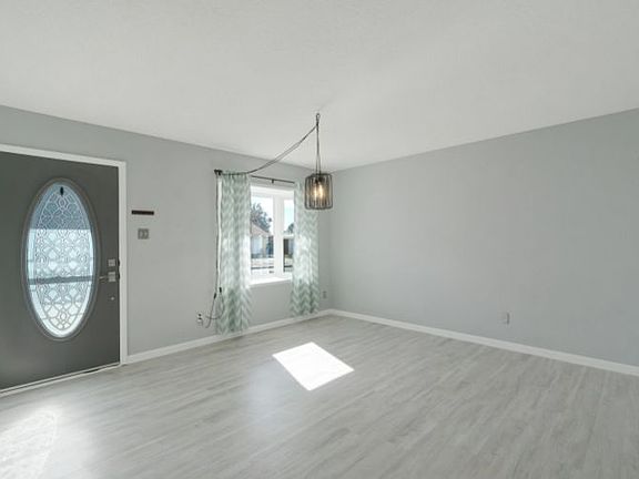 5th image of 11009 Cordova Ave NE