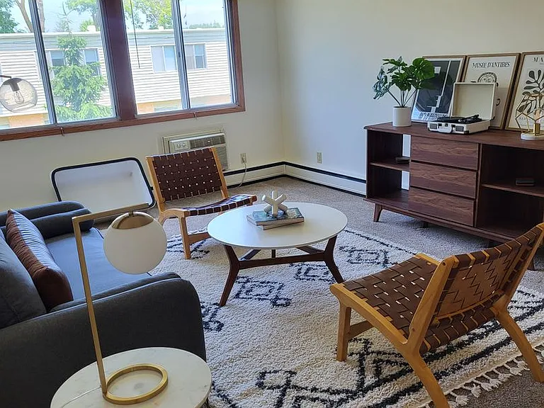 Midvale Heights Apartments — Photo 16