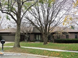 1900 Yorkshire Ct, Lincoln, NE 68506