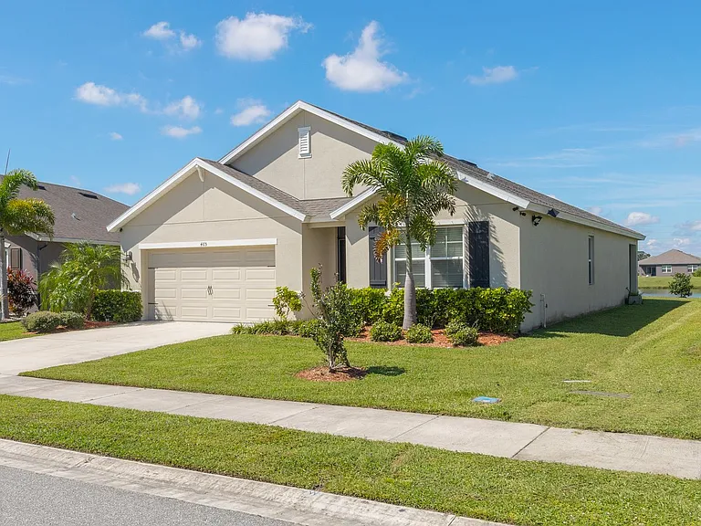 465 Sorrento Dr — Photo 3