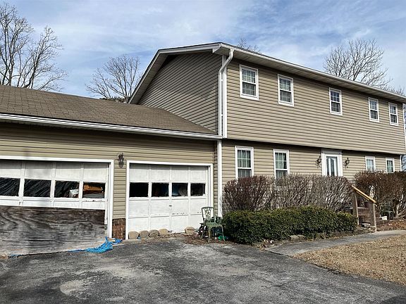 2nd image of 132 Hillcrest Cir