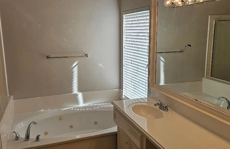 1413 W Webster St — Photo 20
