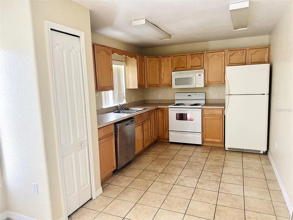 3 bed, 2.0 bath, 1265 sqft, $2,500 — Photo 4