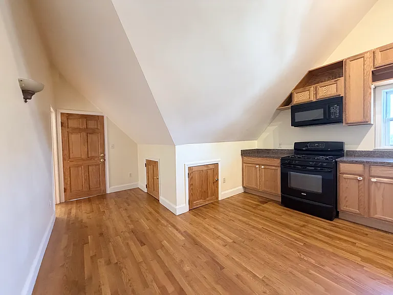 30 Hume Ave #3 — Photo 4