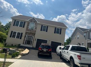 114 Oakwood Dr, Whitehall, PA 18052