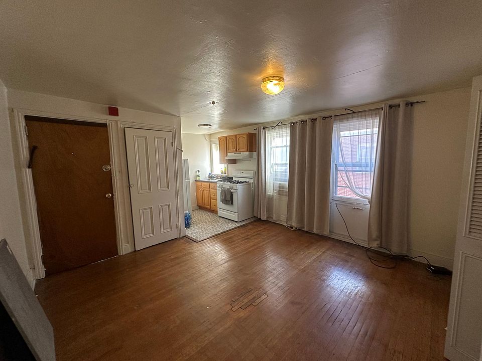 1st image of 2028 Green St APT 3R